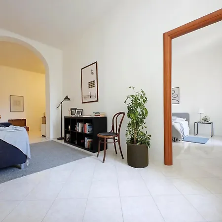 Giant Cola Di Rienzo Apartment