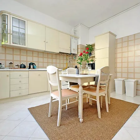 Giant Cola Di Rienzo * Rome