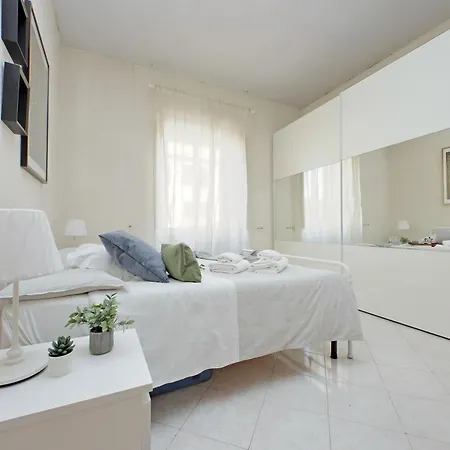 Giant Cola Di Rienzo Rome