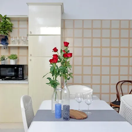 Giant Cola Di Rienzo * Rome