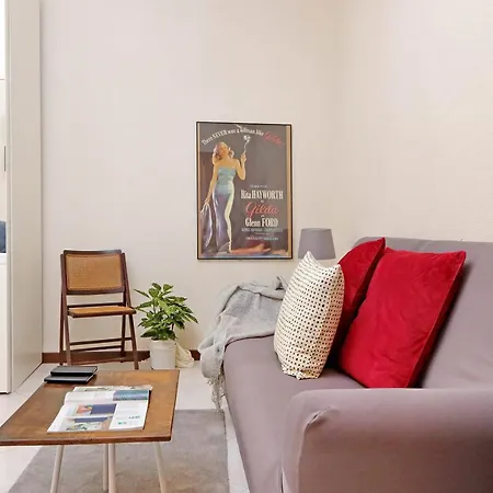 Giant Cola Di Rienzo Apartment