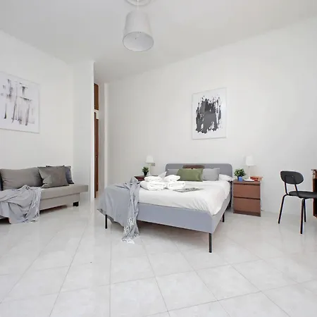 Giant Cola Di Rienzo Rome